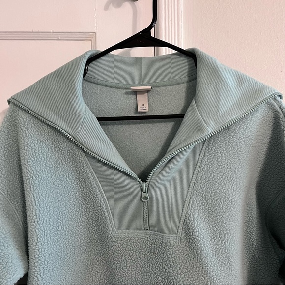 Sherpa Pullover/Sweater - Picture 2 of 4